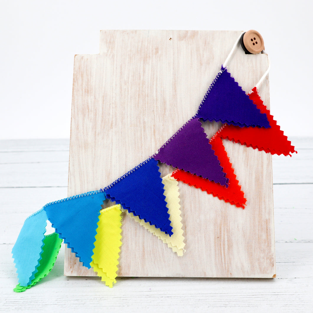 Mini magnetic rainbow bunting